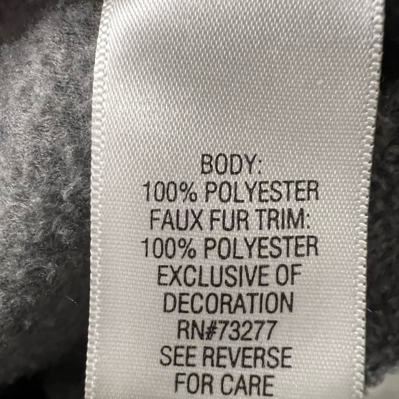 Womens Fleece Sz M Red Cardinals Embroidered Faux Fur Collar Sweater Grandmacore - Picture 8 of 11